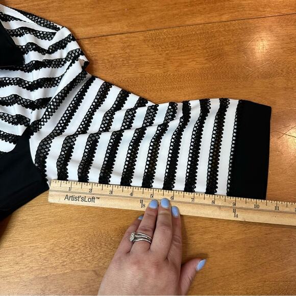 Weekends by Chico’s Women's Sz 1 US 8 M Striped Mesh Jacket Black White Academia - Picture 14 of 15